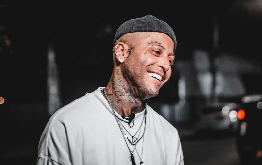 Tatuador dá 'senha' para andar de limousine com o Kannário