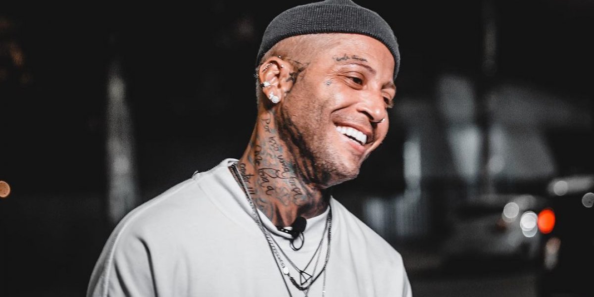 Tatuador dá 'senha' para andar de limousine com o Kannário