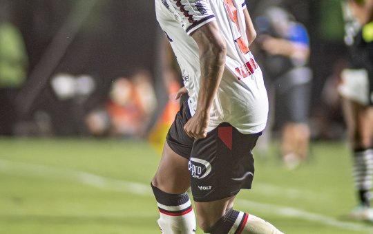 Com gol no minuto 95, Vitória perde fora de casa