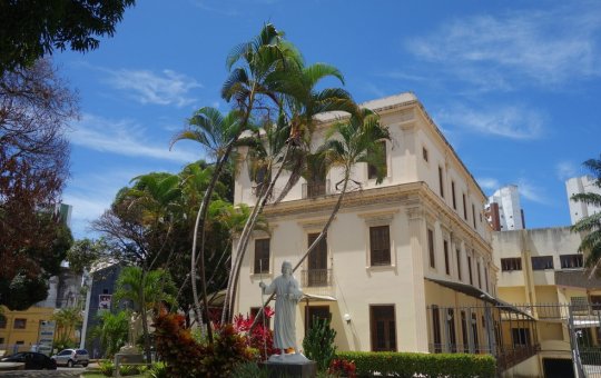 Arquidiocese de Salvador emite alerta sobre 'falso padre'