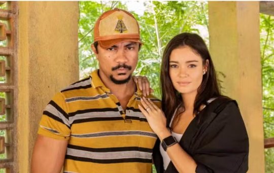 Assumidos! Sophie Charlotte e Xamã são flagrados se beijando em Festival