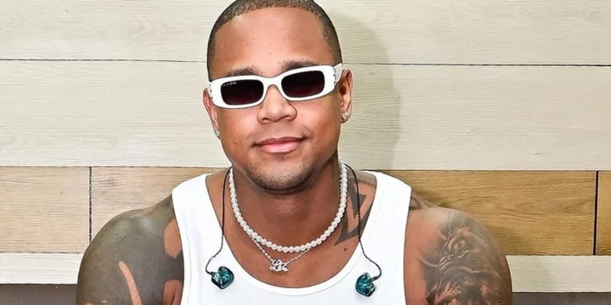 Empresária faz pergunta indiscreta e deixa Léo Santana sem graça