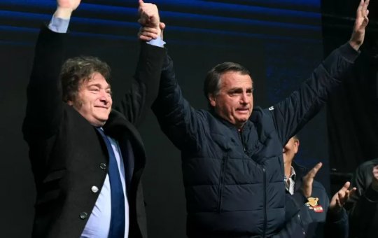 Bolsonaro entrega medalha de 'imorrível, imbrochável e incomível' a Milei