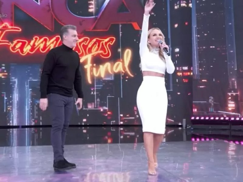 Eliana aparece ao vivo pela primeira vez na TV Globo após contratação