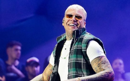 Kannário faz tatuagem em centro cirúrgico na Bahia