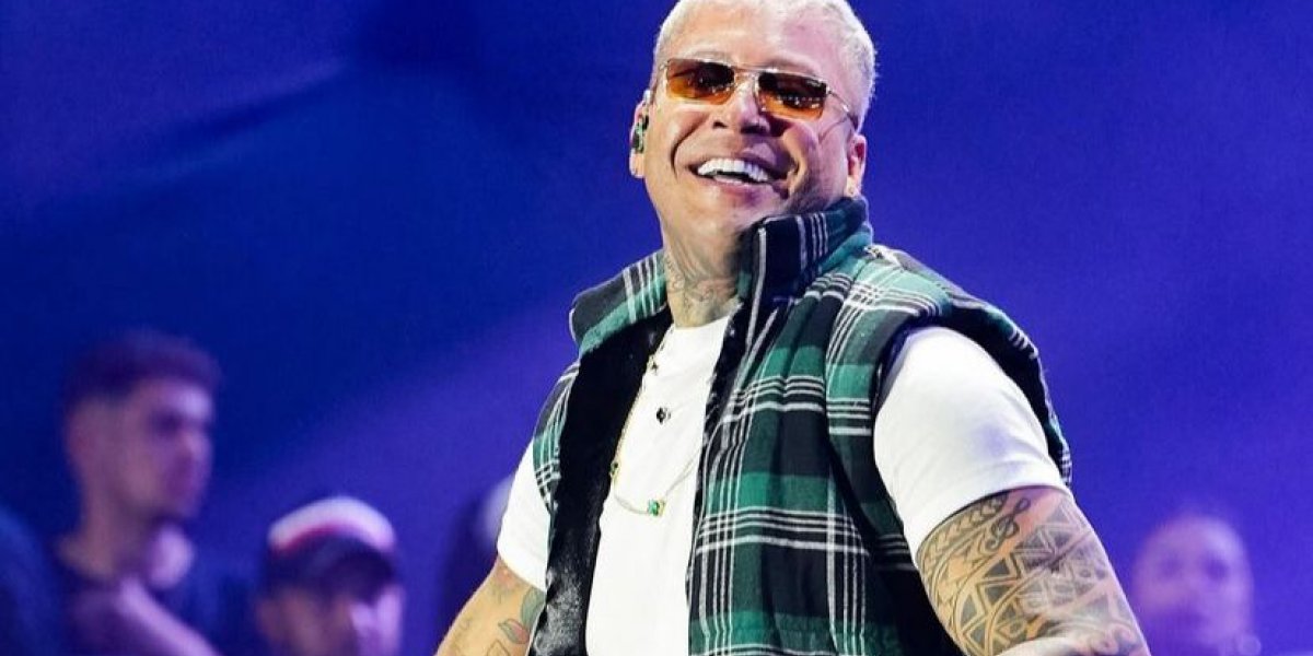 Kannário faz tatuagem em centro cirúrgico na Bahia