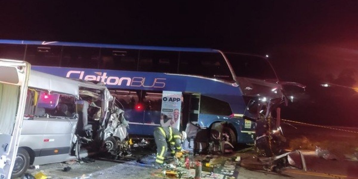Acidente com ônibus de torcedores do Corinthians deixa mortos e feridos