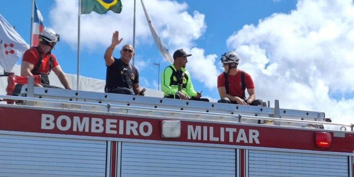 Robson Conceição é recebido com festa após ser campeão mundial de boxe