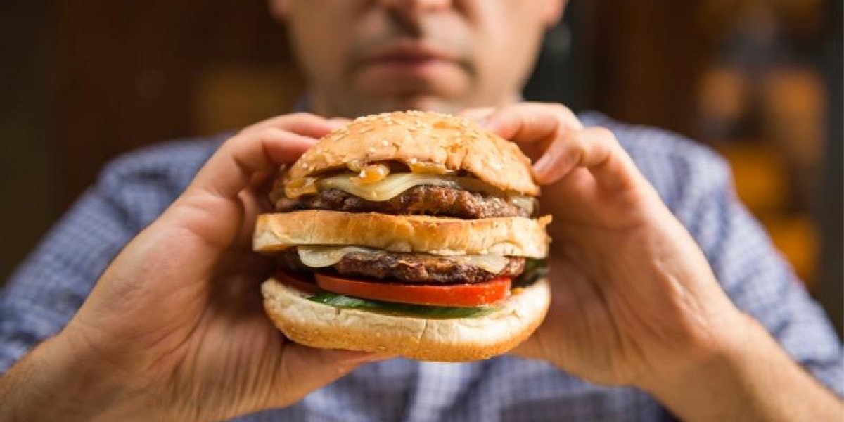 Vício em fast food cresce e saúde dos brasileiros preocupa médicos