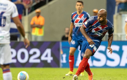 Bahia anuncia saída de Óscar Estupiñan para retorno ao Hull City