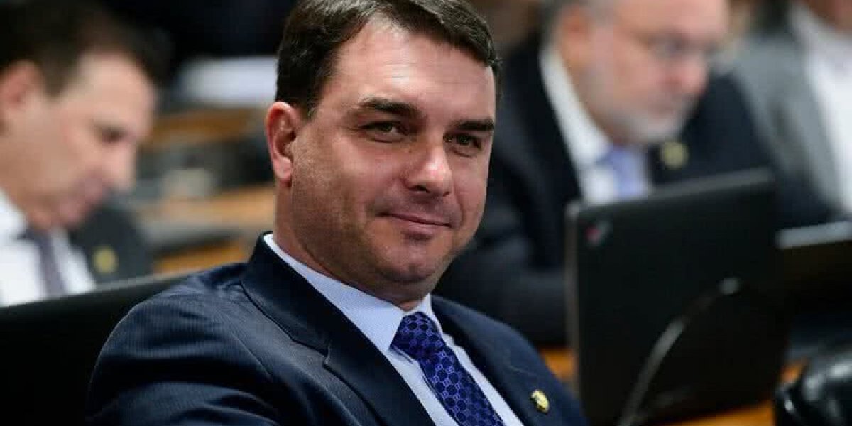 Flávio Bolsonaro diz que o Brasil deva se chamar "Taxxadiqstão"
