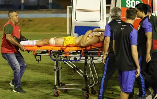 Goleiro do Grêmio Anápolis é atingido por bala de borracha de policial