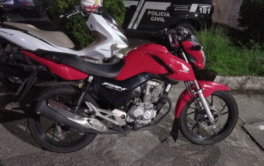 Motocicleta roubada é recuperada pela polícia no bairro da Liberdade