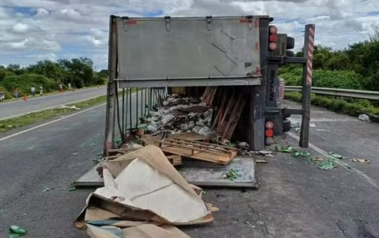 Homem morre após passar mal durante saqueamento de carga de cerveja na Bahia