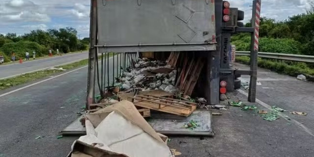 Homem morre após passar mal durante saqueamento de carga de cerveja na Bahia