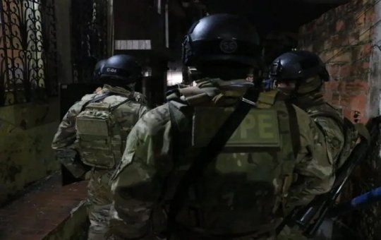 Granada é deixada em frente a posto de saúde em Salvador