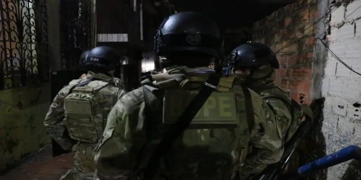 Granada é deixada em frente a posto de saúde em Salvador