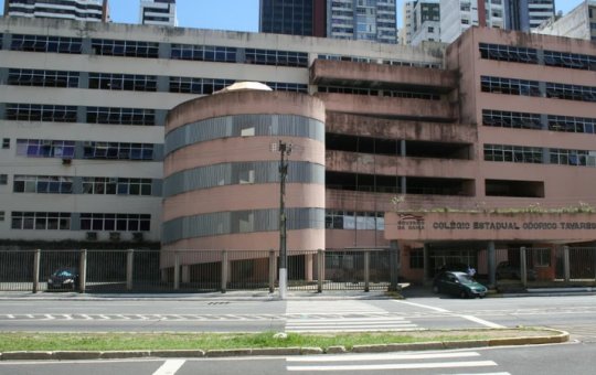Bahia planeja venda do antigo Colégio Estadual Odorico Tavares para este ano