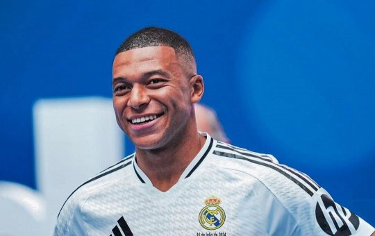 Mbappé é oficialmente apresentado pelo Real Madrid no Santiago Bernabéu
