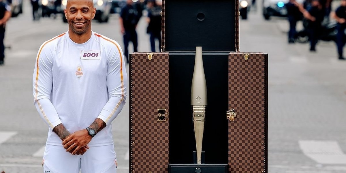 Tocha Olímpica Ilumina Paris em Preparação para os Jogos de 2024
