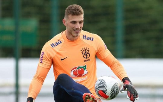 Goleiro brasileiro é contratado por R$ 108 milhões pelo Al-Nassr