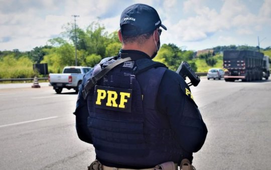 PRF resgata crianças que se esconderam no caminhão em Rio Real