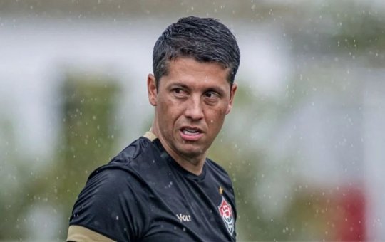 'Falta de competitividade da equipe', diz Carpini sobre atuação do Vitória