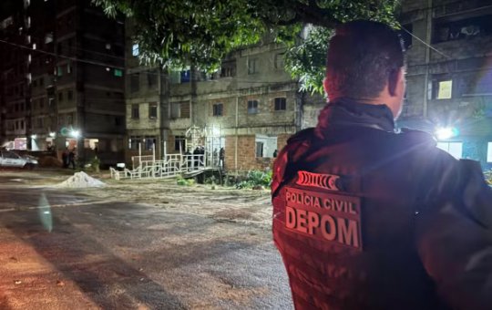 Polícia cumpre mandados em conjunto habitacional no Trobogy