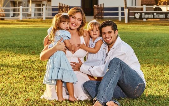 Zé Felipe se surpreende ao flagrar filha conversando com ‘tio Leandro’