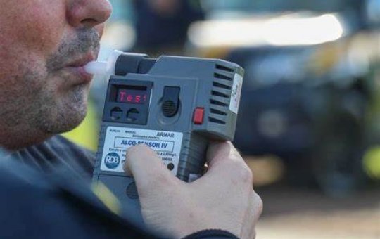 Detran de Goiás faz teste e comprova teor alcoólico em pães de forma