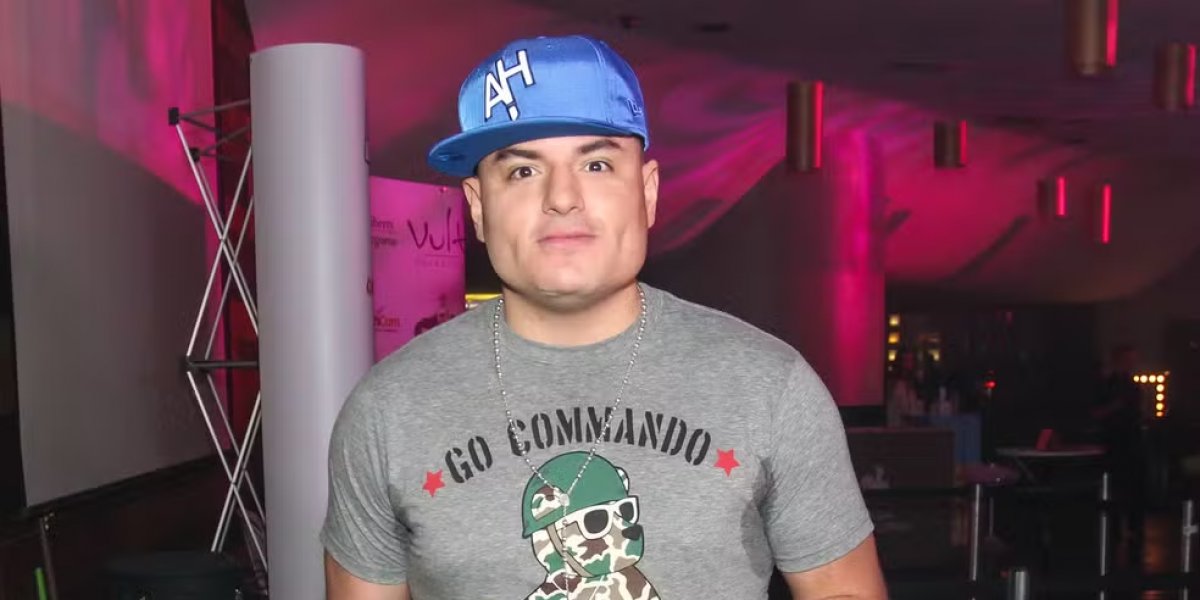 Carlinhos Mendigo deixa prisão após ser preso por atraso de pensão