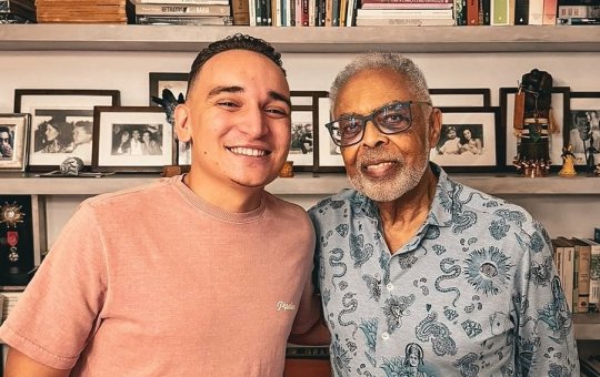 João Gomes dá aula de piseiro e pisadinha a Gilberto Gil; veja vídeo