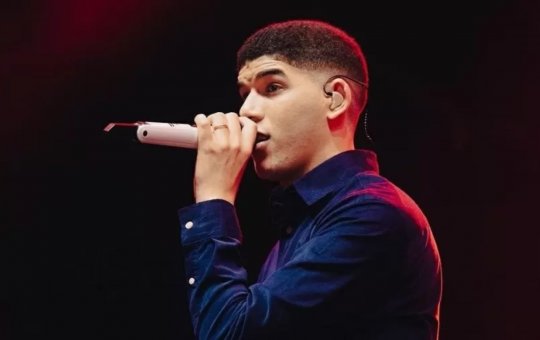 Zé Vaqueiro volta a fazer show e dedica música á esposa