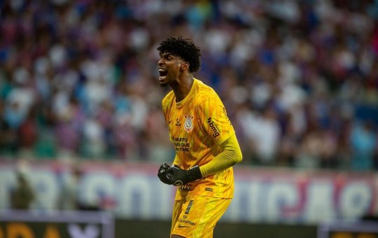 Hugo Souza fala sobre seu retorno ao Brasil e chegada ao Corinthians