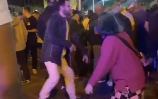 Casal imita 'macaco' em roda de samba no Rio de Janeiro; Polícia investiga o ato