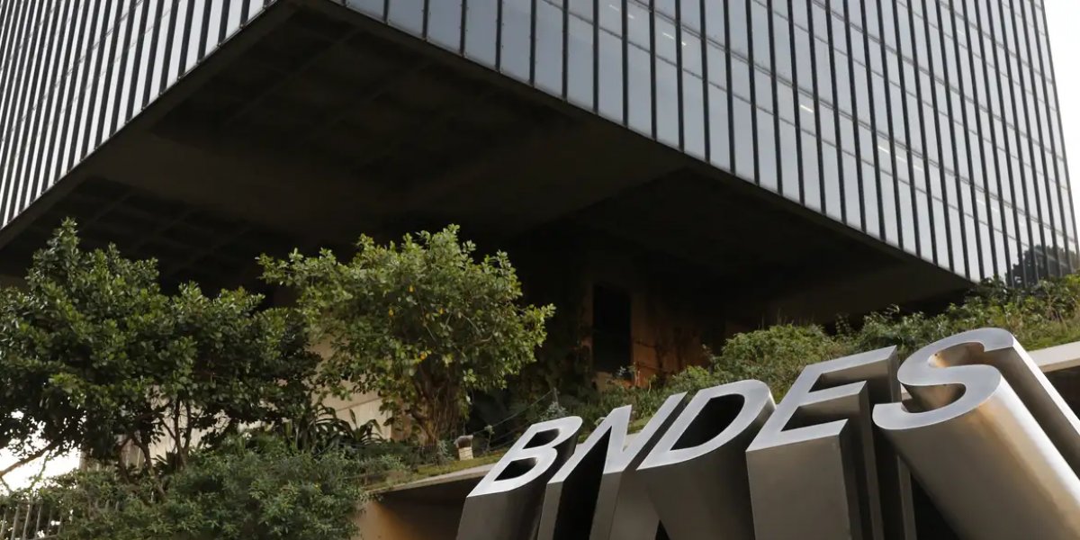 BNDES lança concurso público com 150 vagas e salários de R$ 20,9 mil