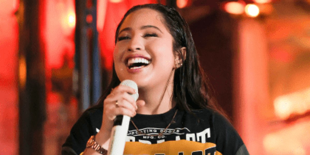 Namorada de Mari Fernandez compartilha momento de dança com a cantora