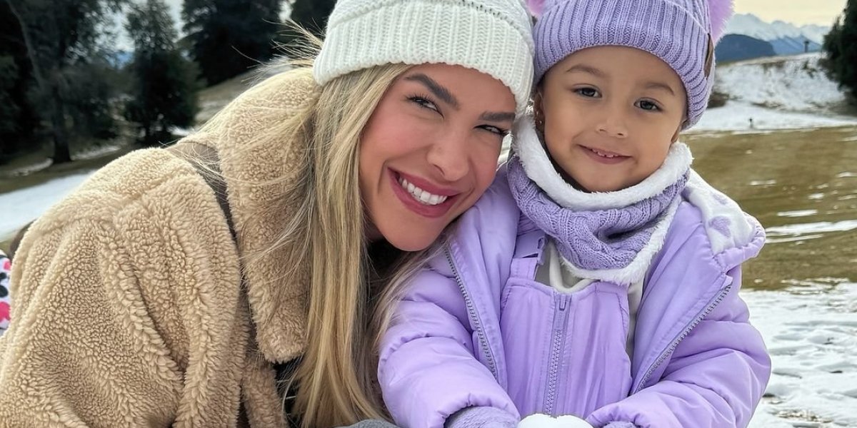 Lore Improta diverte Liz ao tomar vacina: "Mamãe não chorou, deu até risada!"