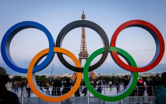 Atletas baianos chegam a Paris ao som de pagode