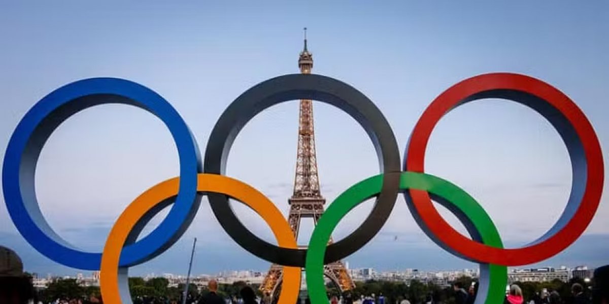 Atletas baianos chegam a Paris ao som de pagode