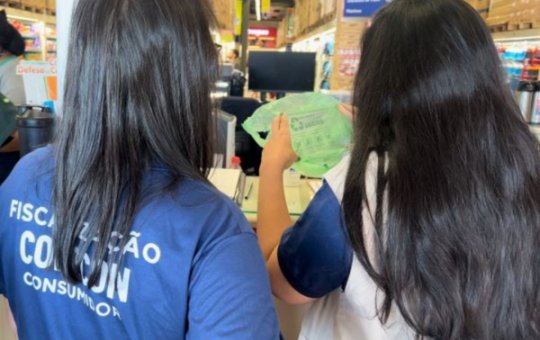 Prefeitura realiza operação contra a cobrança ilegal de sacolas plásticas