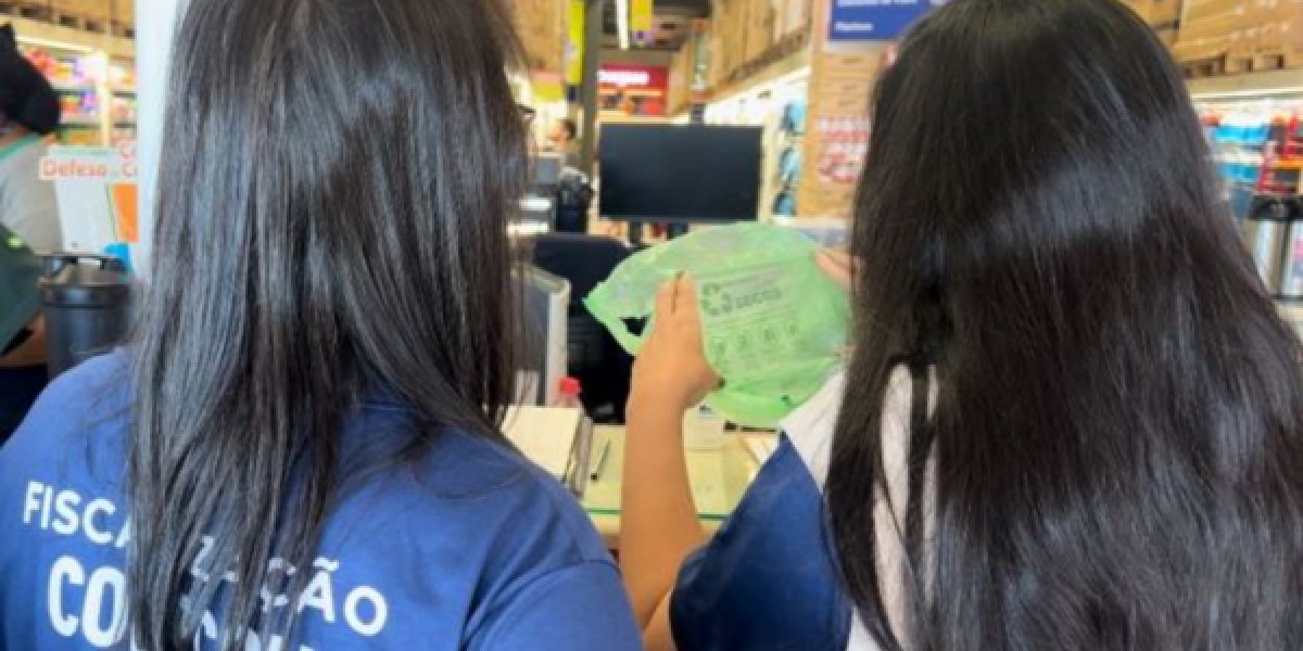 Prefeitura realiza operação contra a cobrança ilegal de sacolas plásticas