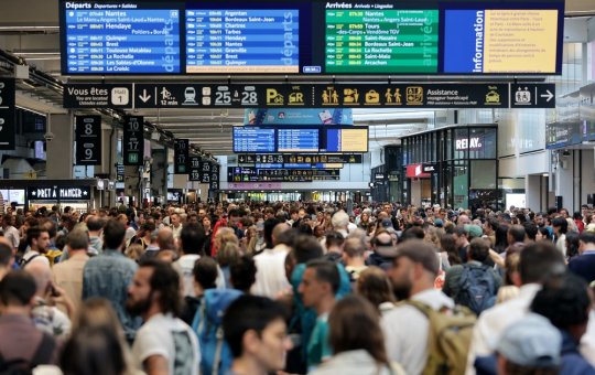 Trens de alta velocidade sofrem ataques na França e estações são fechadas