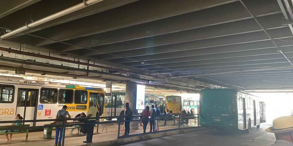 Rodoviários realizam manifestação na Estação da Lapa
