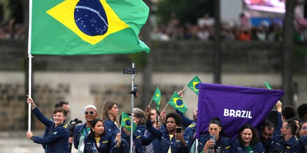 Atletas brasileiros desfilam na abertura das Olimpíadas de Paris
