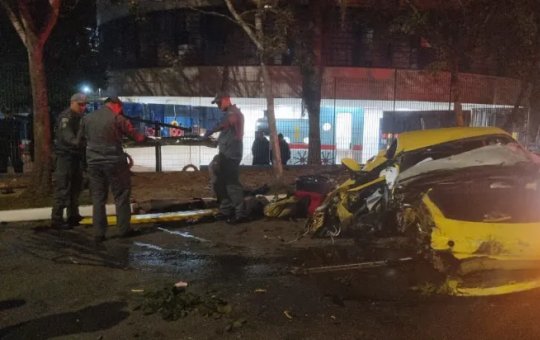 Motorista de porsche que atropelou motociclista passa por audiência de custódia