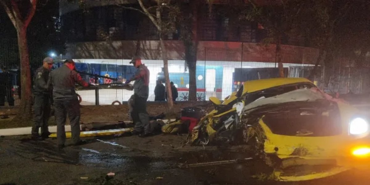 Motorista de porsche que atropelou motociclista passa por audiência de custódia