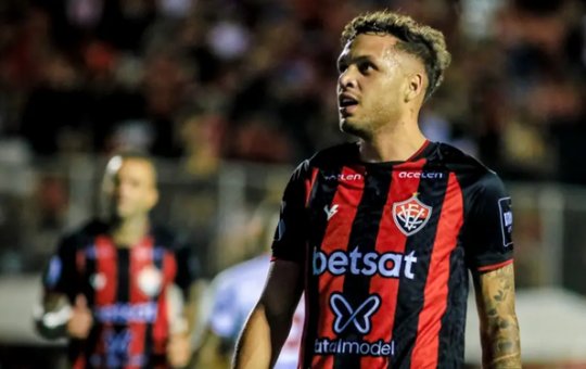 Daniel Júnior enfrenta incertezas no Vitória e pode ser emprestado