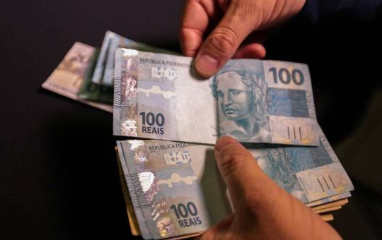 Deputados Federais baianos excedem verba de gabinete no 1º semestre de 2024