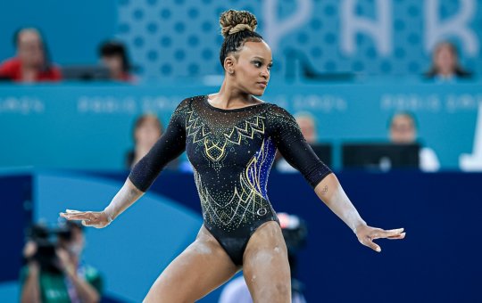 Rebeca Andrade é vítima de golpe e faz alerta durante a madrugada nas redes